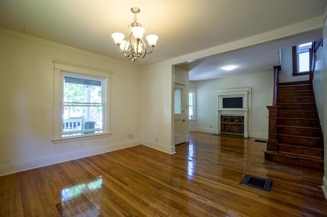 Building Photo - Beautiful One Family Home  Available 6/1/26