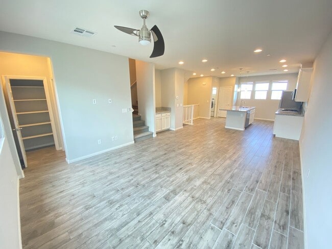 Building Photo - Gorgeous 3Bed/4Bath/2Car, 3-Story Townhome nestled in this beautiful Summerlin West Gated Communi...