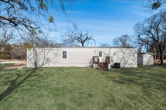 Building Photo - 393 Knollwood Rd