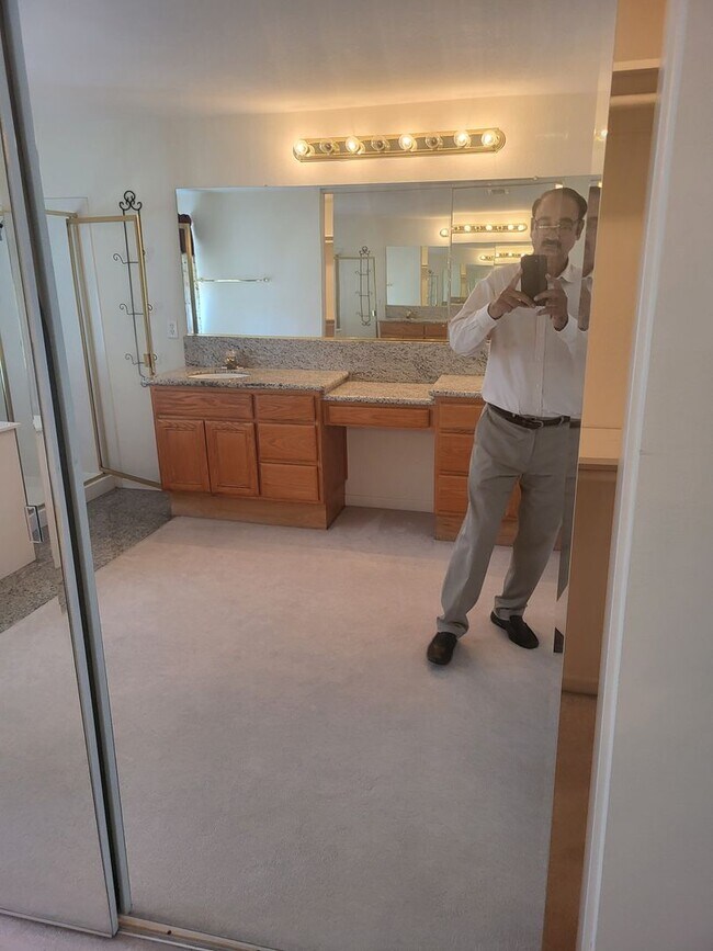 Building Photo - 5049 Pine Lake Ct