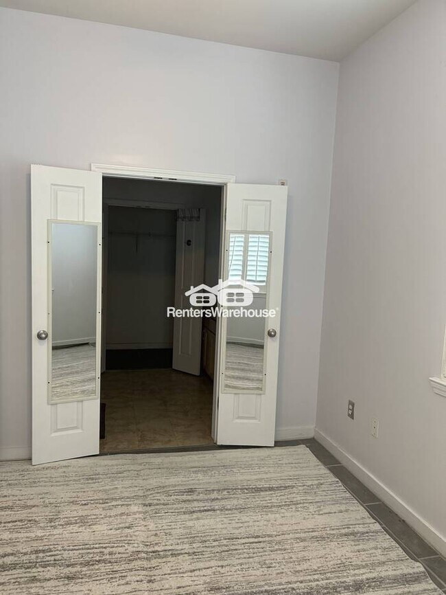 Building Photo - Perfectly located 2-bedroom 2 bath Condo