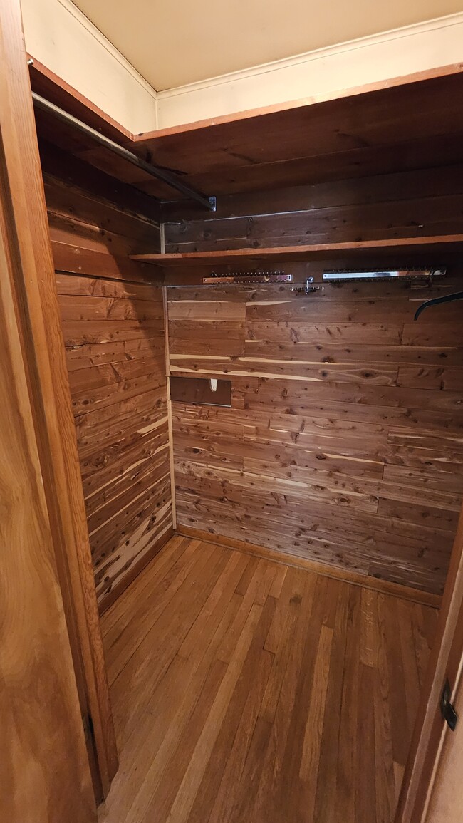 Building Photo - 509 S Swain Ave