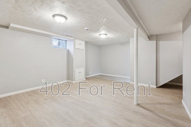 Building Photo - 3823 Saratoga St