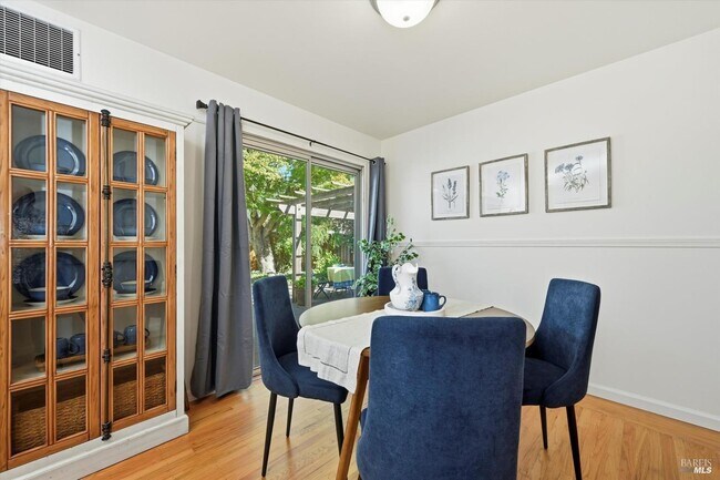 Building Photo - 2410 Mendota Way