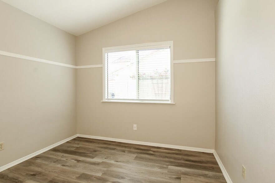 Building Photo - 11244 W Ruth Ave