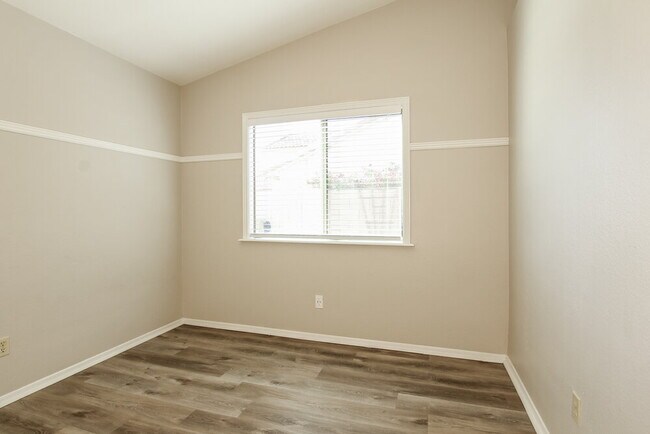 Building Photo - 11244 W Ruth Ave