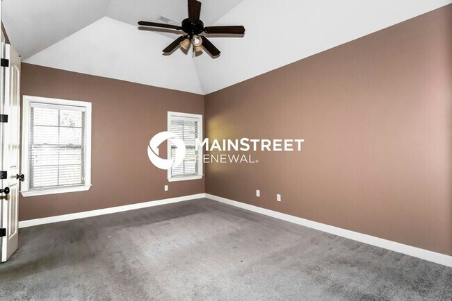 Building Photo - 4 Bedroom Pet-Friendly Home in MEMPHIS, TN with Main Street Renewal