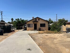 Building Photo - 1 Bed | 1 Bath | 720 Sq Ft | Detached Sing...
