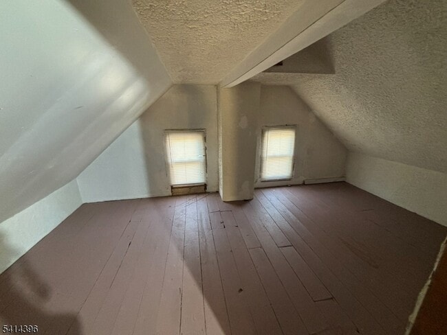 Building Photo - 86 Ringwood Ave