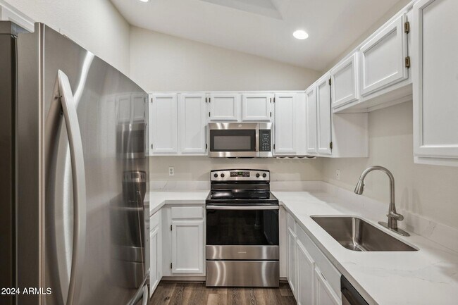 Building Photo - 5644 S 41st Pl