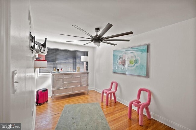 Building Photo - 2737 E Country Club Rd