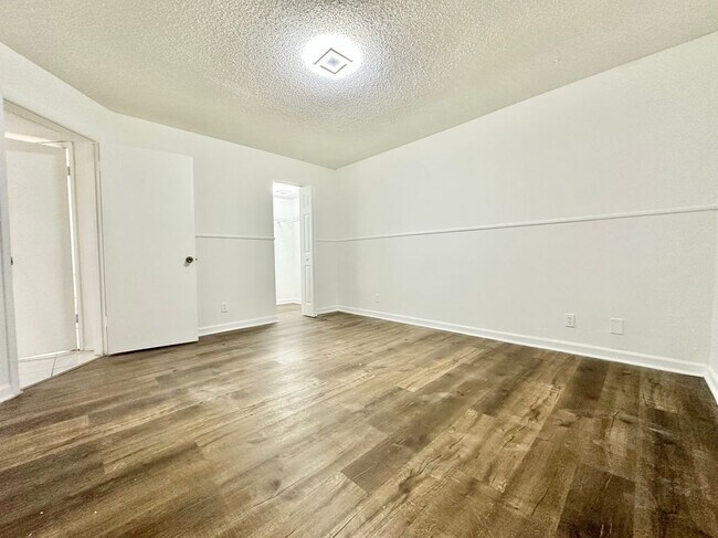 Building Photo - 7900 Fairview Dr