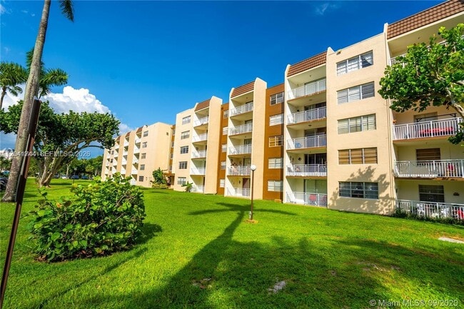 Building Photo - 6930 Miami Gardens Dr