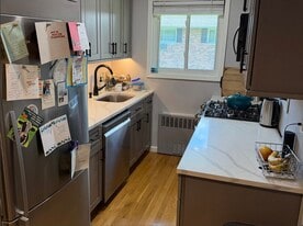 Building Photo - 122 Edmunton Dr