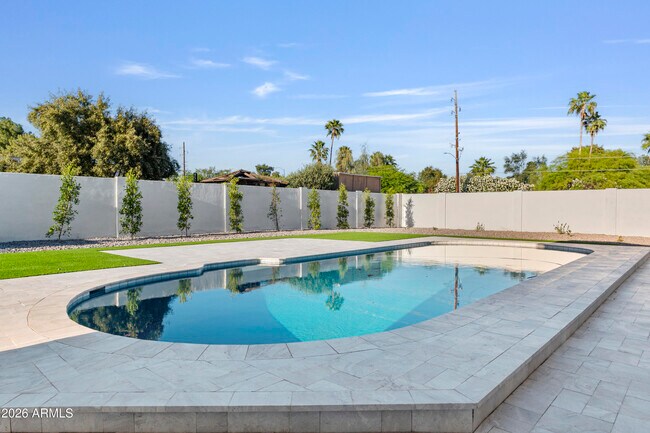 Building Photo - 5540 E Dahlia Dr