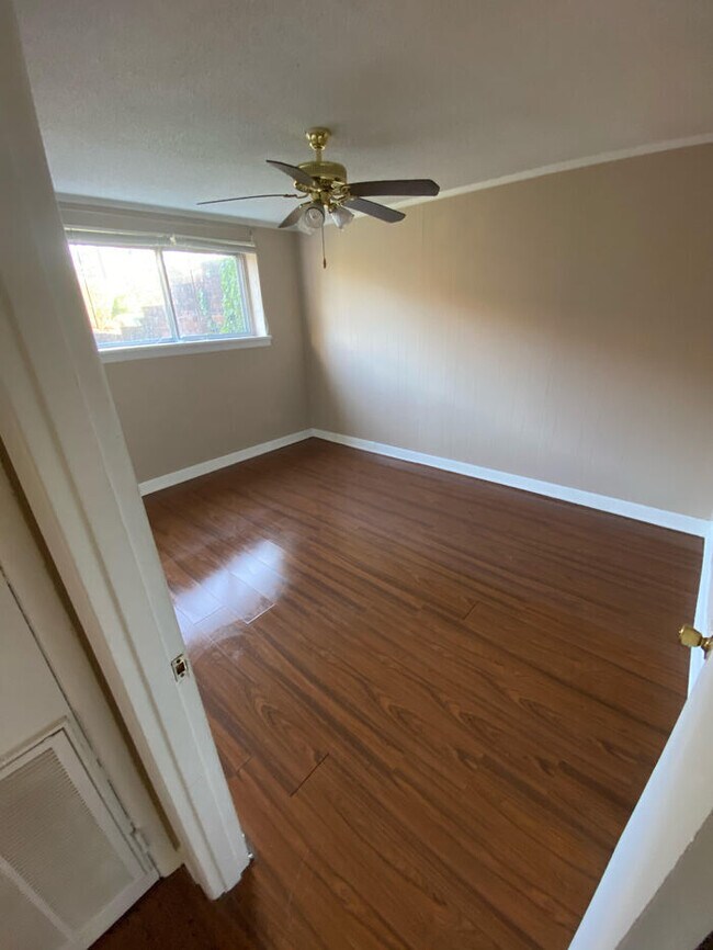 Building Photo - North Shore Area 2 Bedroom Duplex
