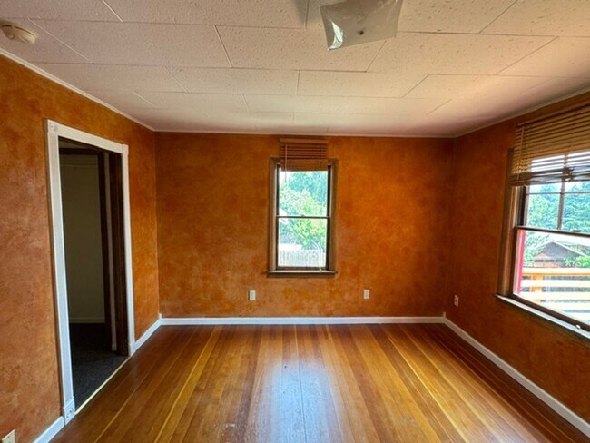 Building Photo - 415 E Hersey St