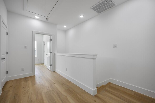 Building Photo - 4804 Carmen St