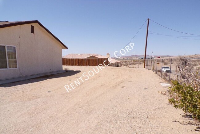 Building Photo - 2 Bedroom duplex for rent in Barstow