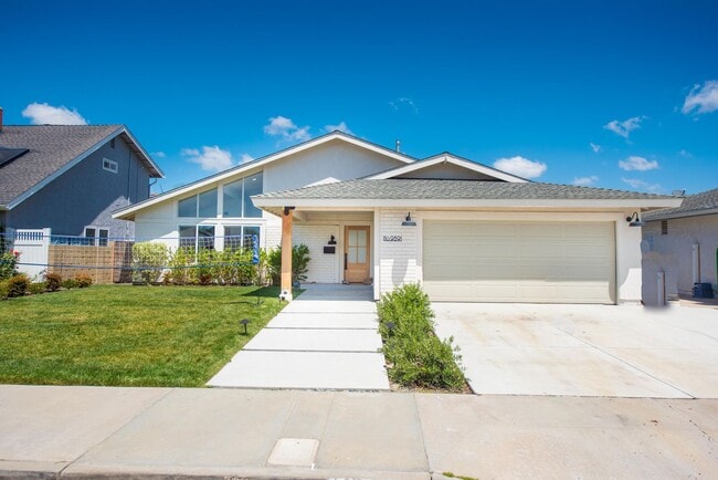 Building Photo - Remodeled South Huntington Beach Home