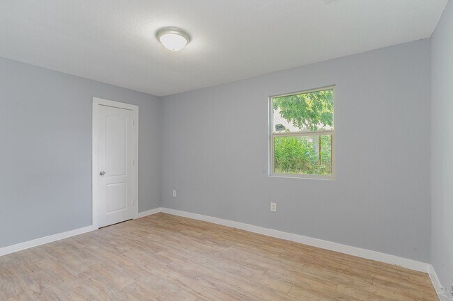 Building Photo - 4621 Owenwood Ave