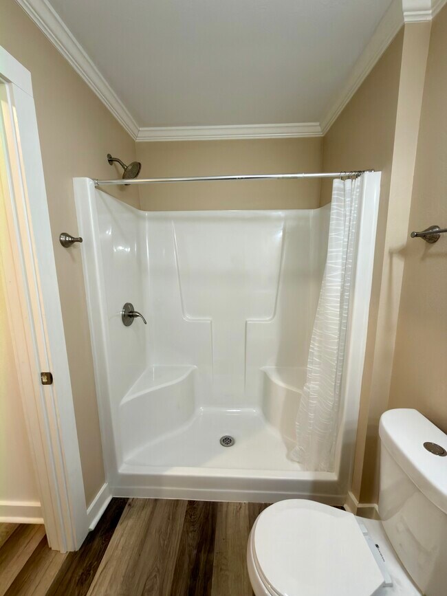 Building Photo - 2013 E Devine St