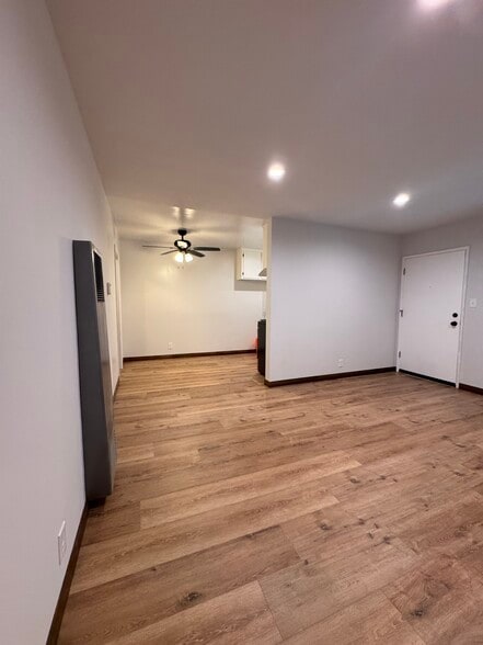 Living room flows into eat-in kitchen - 1016 Western Ave