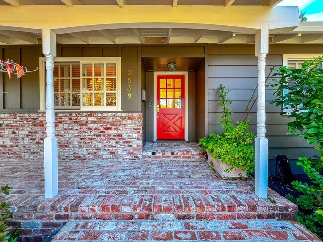 Building Photo - Beautifully Updated Three Bedroom Browns Valley Home