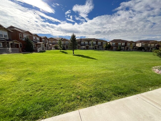 Building Photo - 3 Bedroom Townhome Available Near Dublin B...