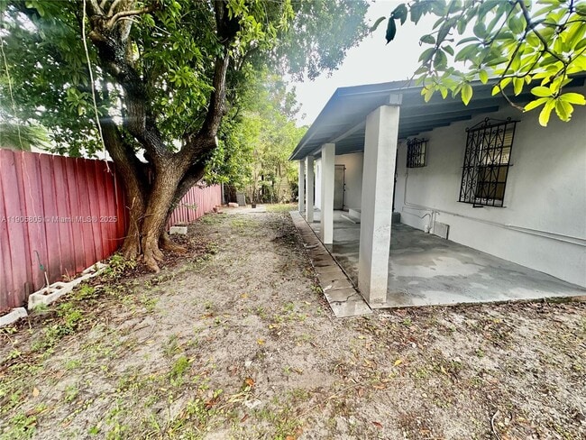 Building Photo - 1508 SW 13th Ave