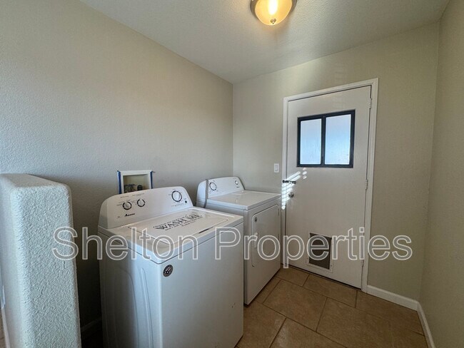 Building Photo - 2910 N 193rd Ave