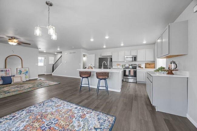 Building Photo - 921 Aiden St