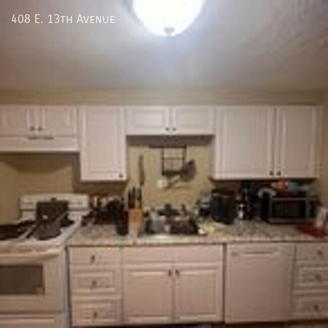 Building Photo - 2 Bed 1.5 Townhome Near OSU Available Fall...