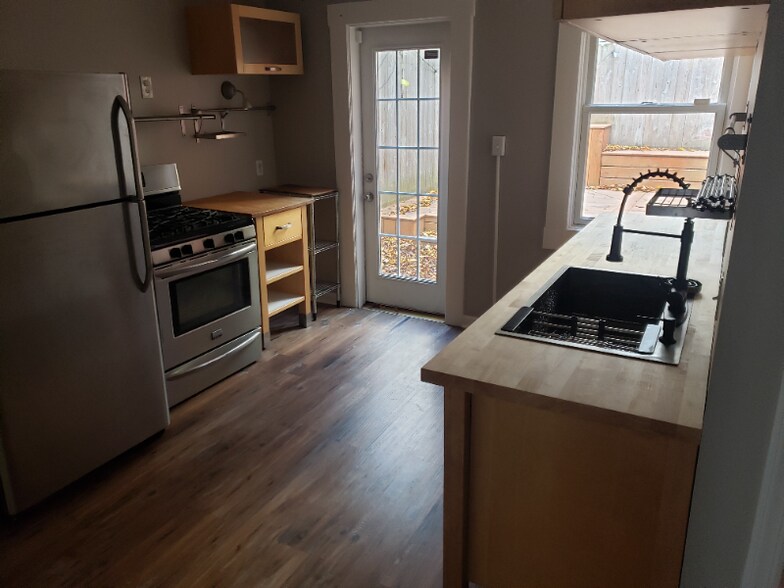 Primary Photo - 602 Middle St