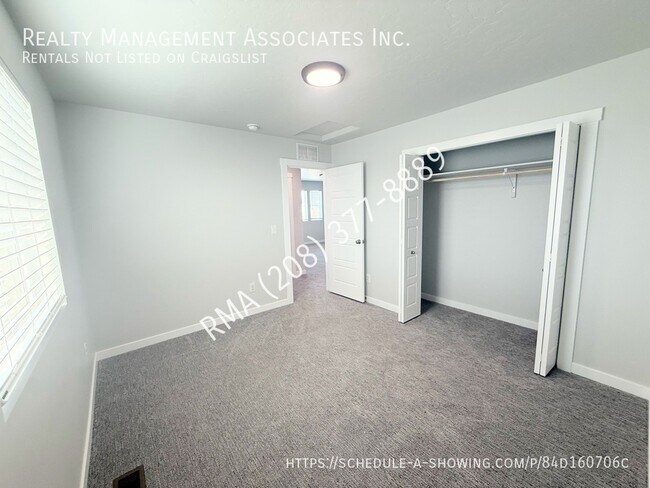 Building Photo - 3781 W La Brea Dr