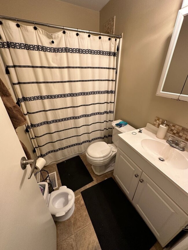 Building Photo - 575 W Market St