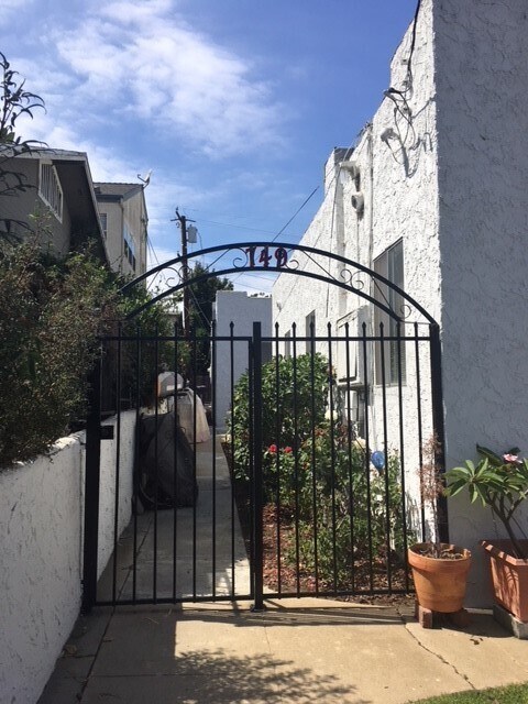 Building Photo - 749 Belmont Ave