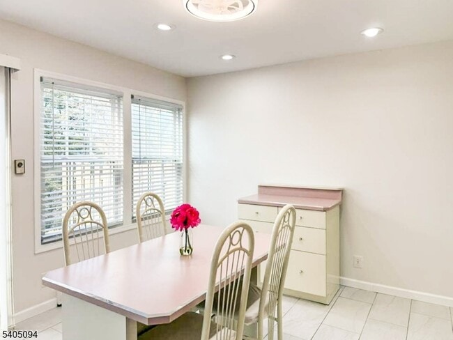 Building Photo - 167 Concordia Cir