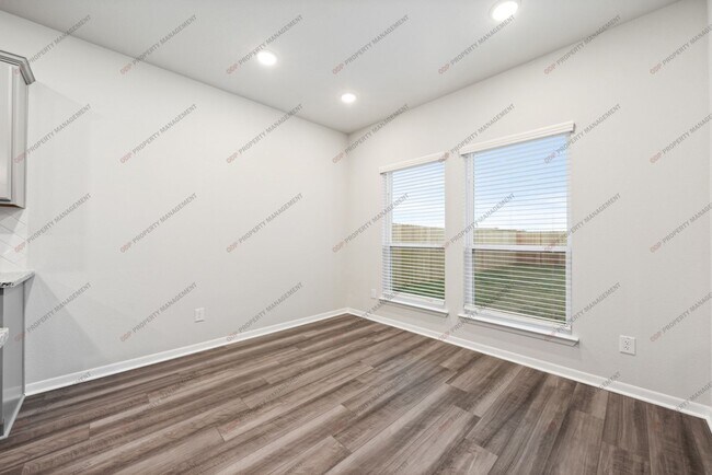 Building Photo - 2808 Fox River Dr