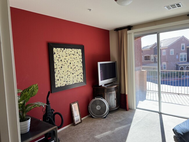 Building Photo - 3975 N Hualapai Way