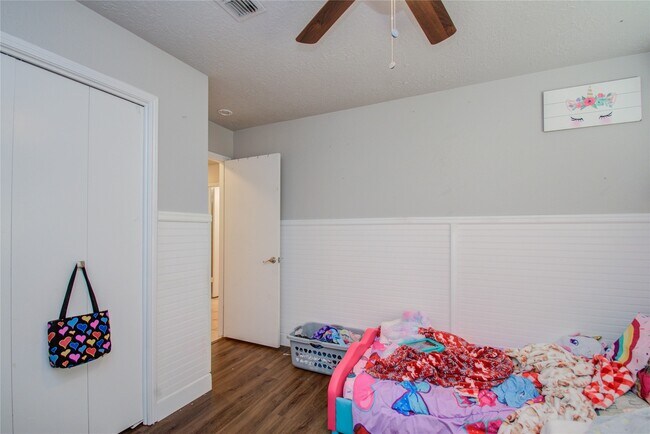 Building Photo - 5010 Village Springs Dr