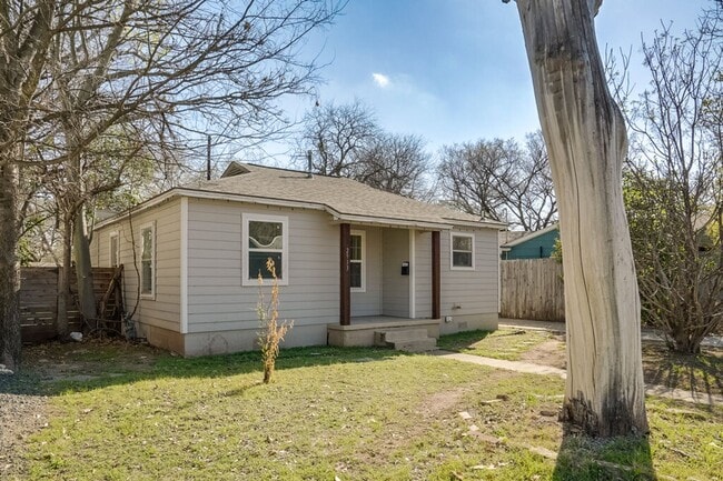 Building Photo - 2933 Moss St