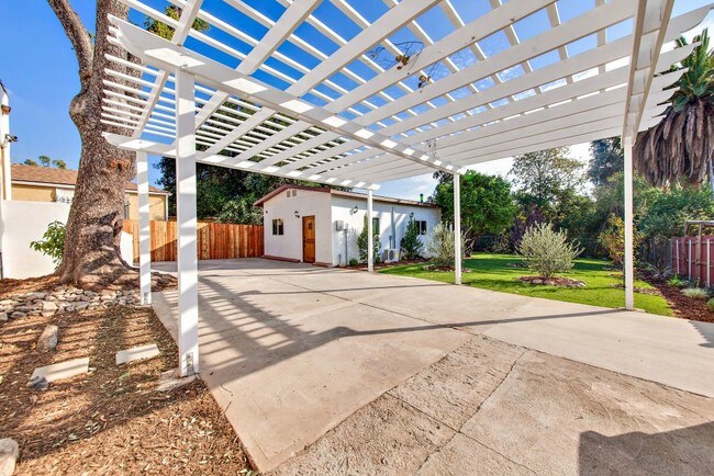 Pergola or Lounge Area - 100 W Tremont St