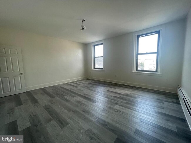 Building Photo - 270 S 52nd St