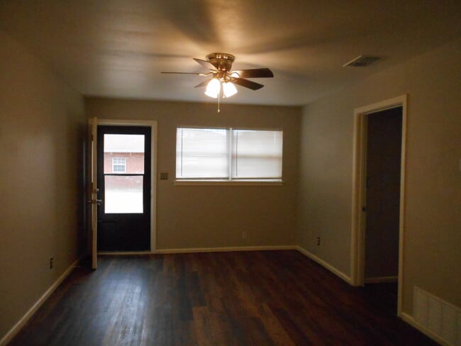 Building Photo - Spacious Duplex with Off-Street Parking