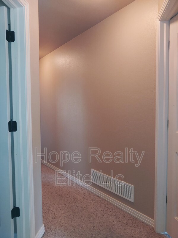 Building Photo - 1555 Promontory Bluff View