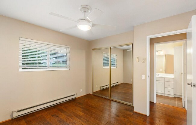 Building Photo - Large One Bedroom in University Heights wi...