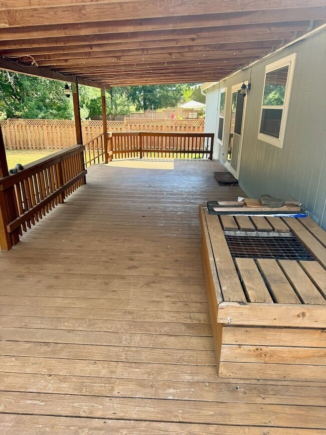 Building Photo - Rural 3 Bed/2 Bath with Office and Large Lot!