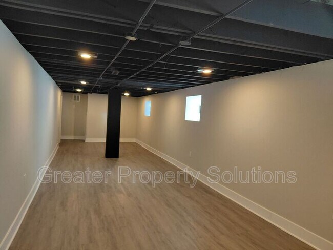 Building Photo - 6624 Jefferson Ave