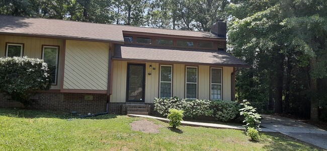 Building Photo - Lovely Three Bedroom Upgraded Home in Irmo...
